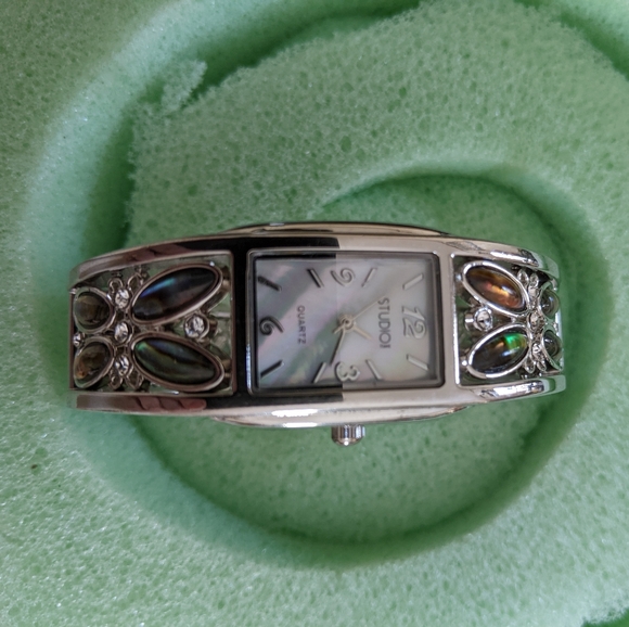 Beautiful Watch - Picture 2 of 9